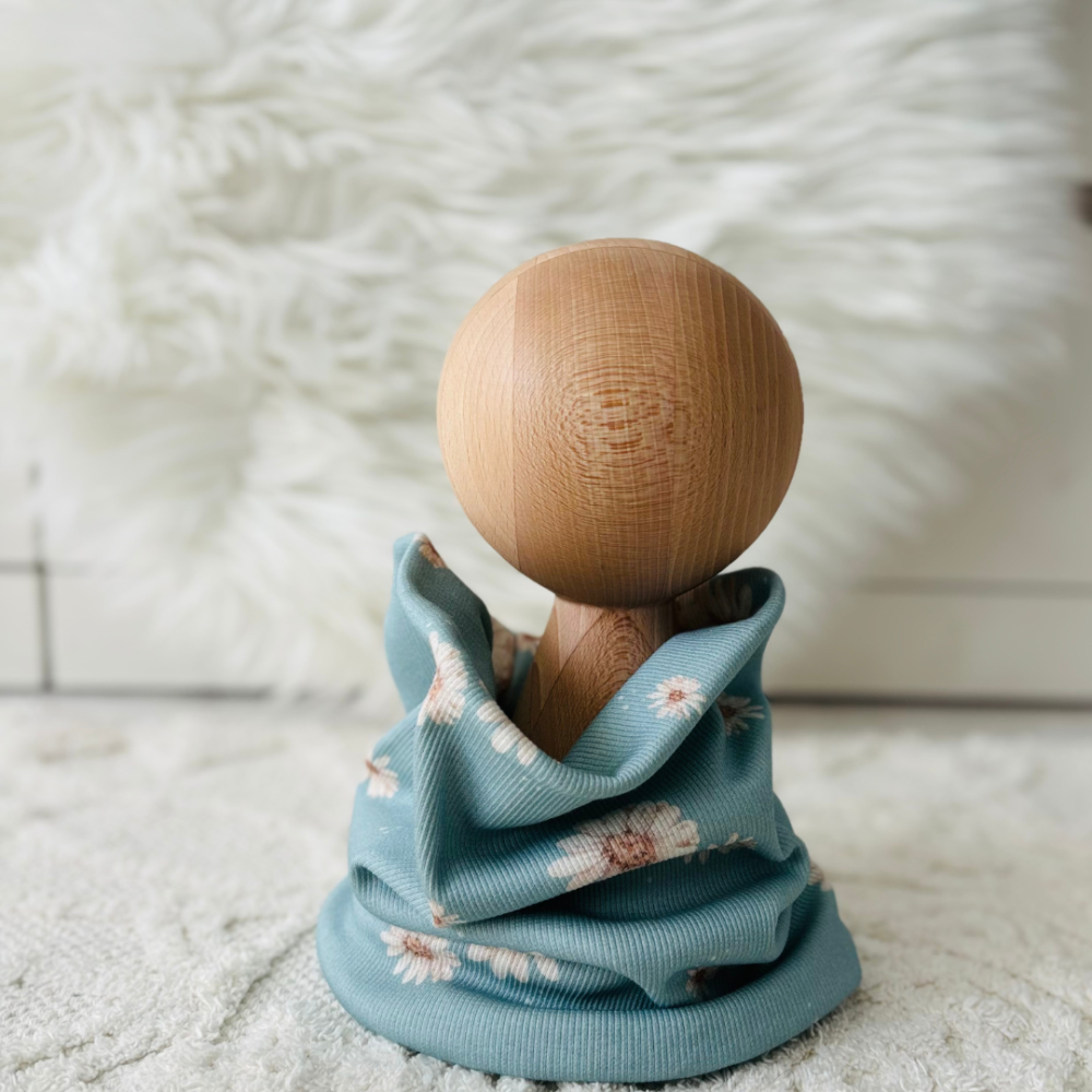 Czapka w stokrotki