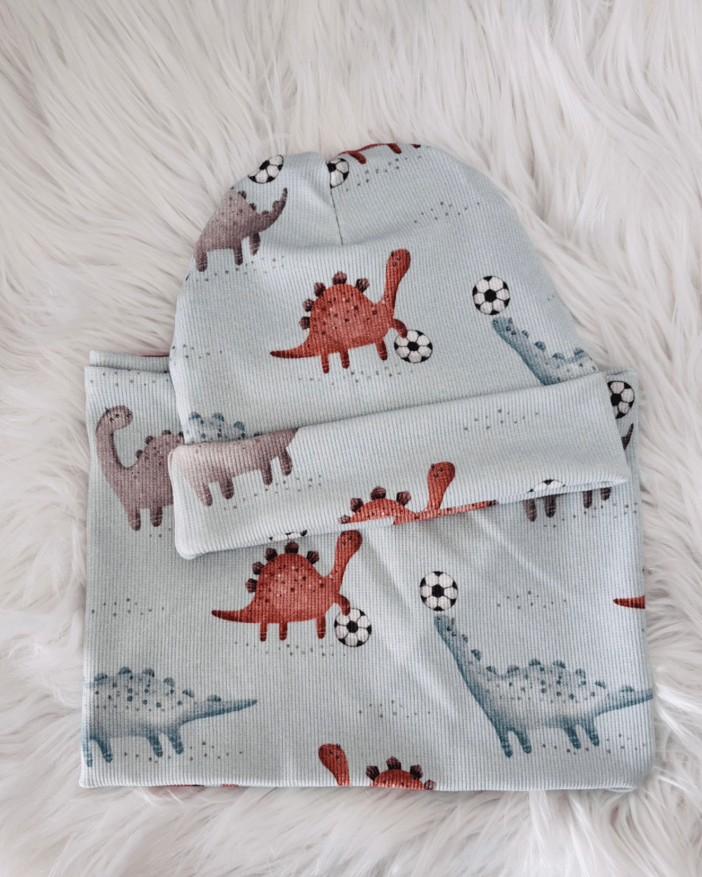 Czapka niebieskie dinozaury