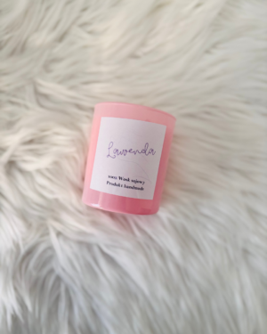 Świeca sojowa w różowym szkle