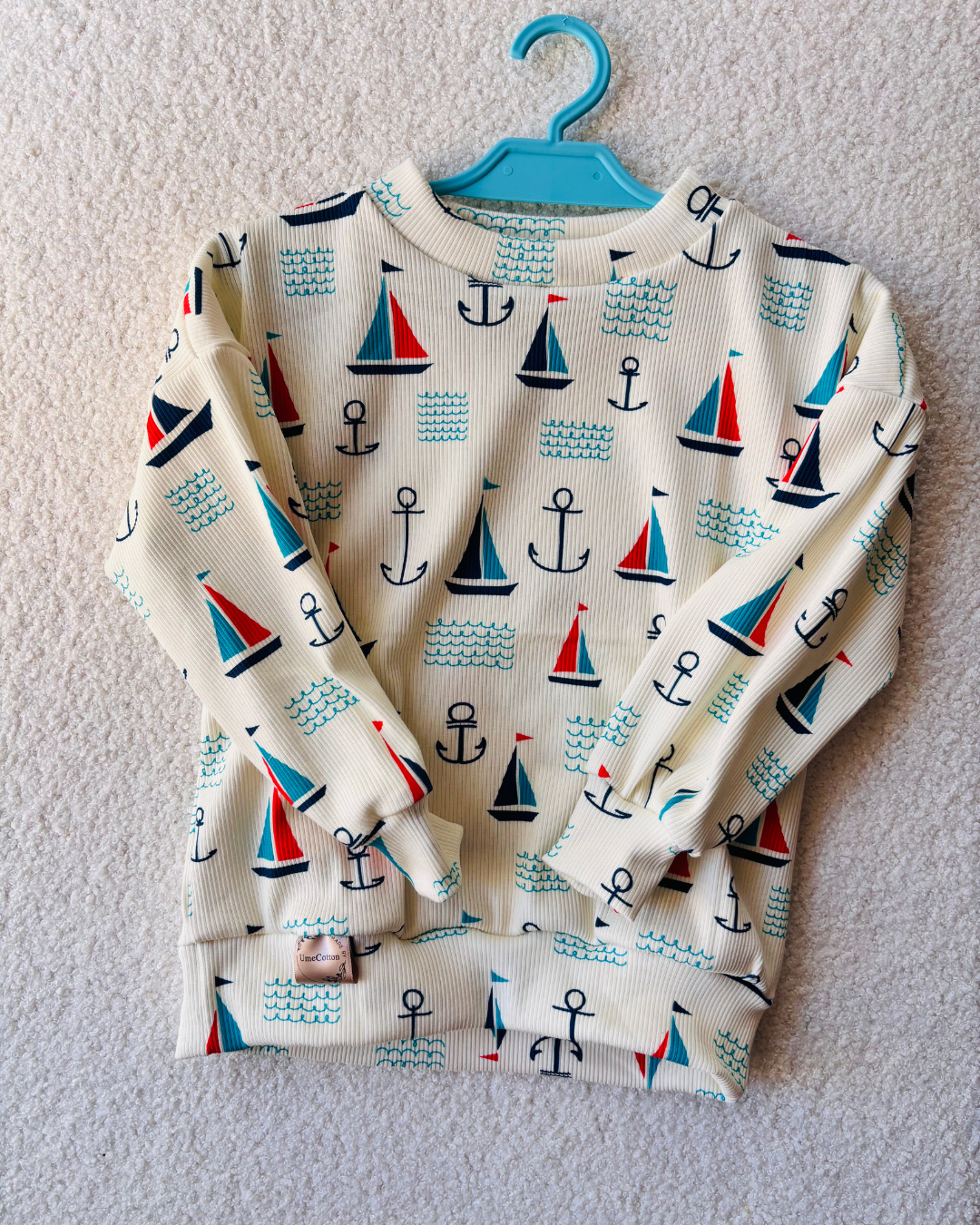Dziecięca bluza prążkowana w żaglówki